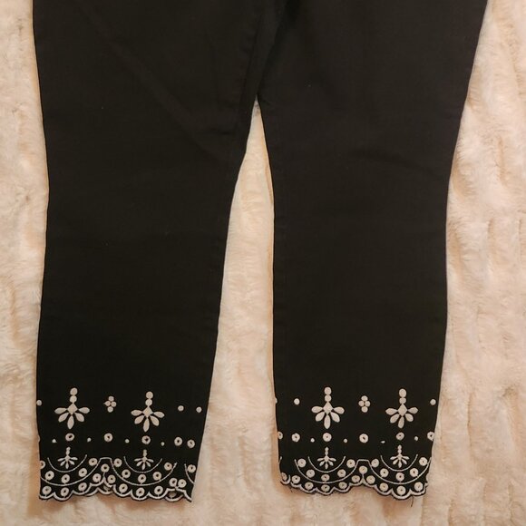 Gap Women's (Size 14 P/Black) Skinny Ankle Pants with Eyelet Embroidery - Picture 1 of 5